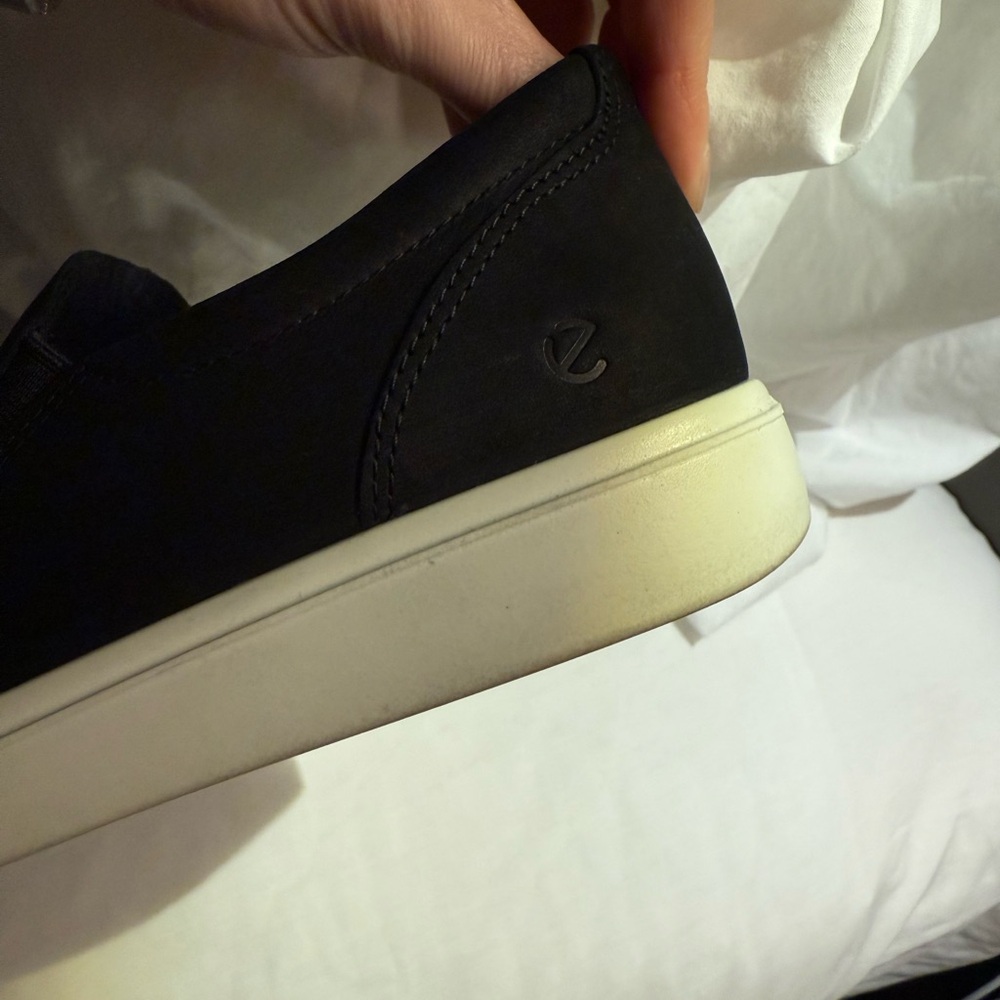 Ecco Women's Black leather Slip-On Sneakers - Picture 4 of 8